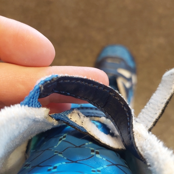 Reebok Baby Shoes Size 3 Velcro Blue Black White EUC - Picture 7 of 9